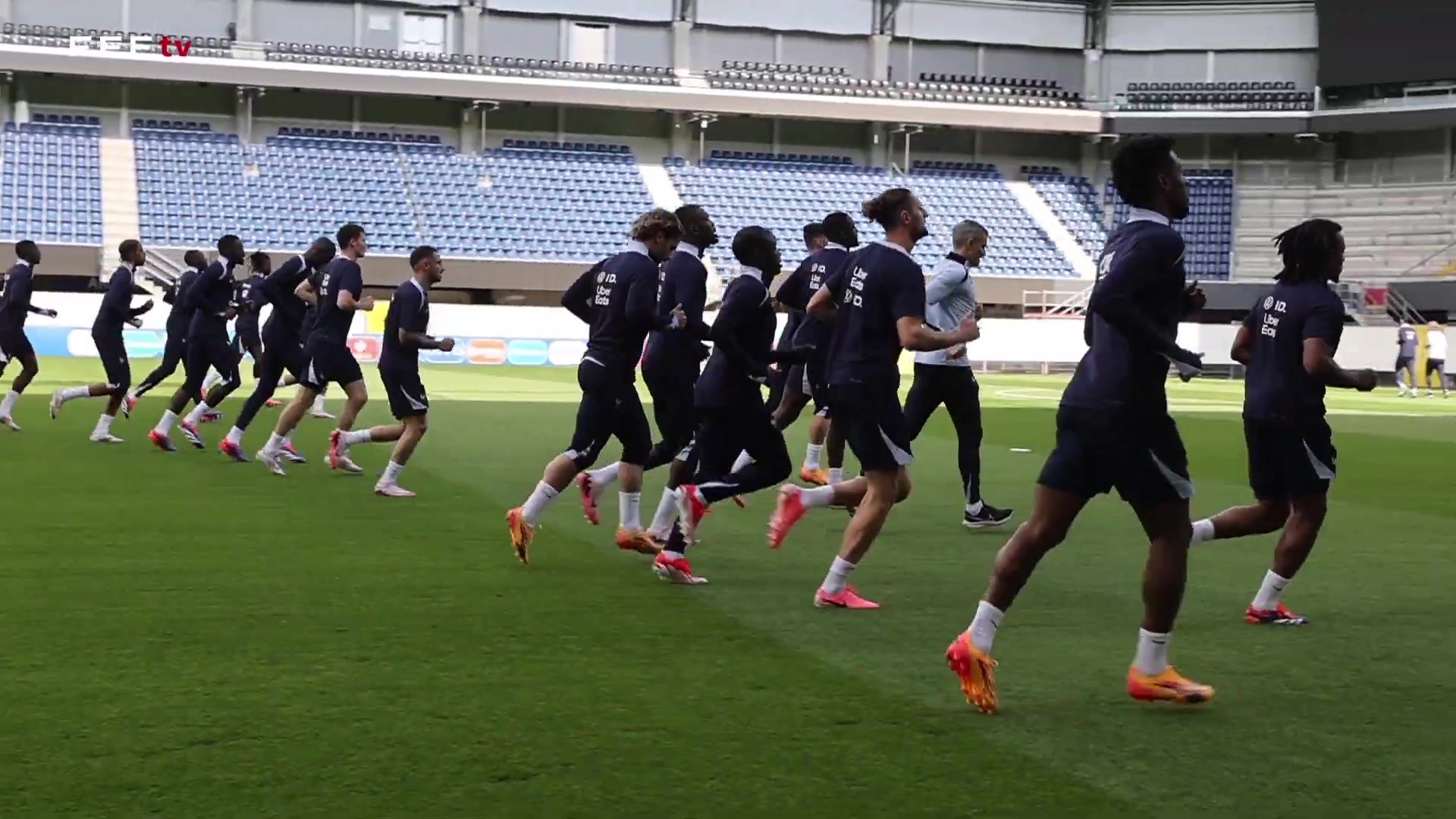 开云中国-关于领先优势明显首场状态出色，美国队观众沸腾！，姆巴佩重返赛场比赛高潮迭起的信息-开云中国